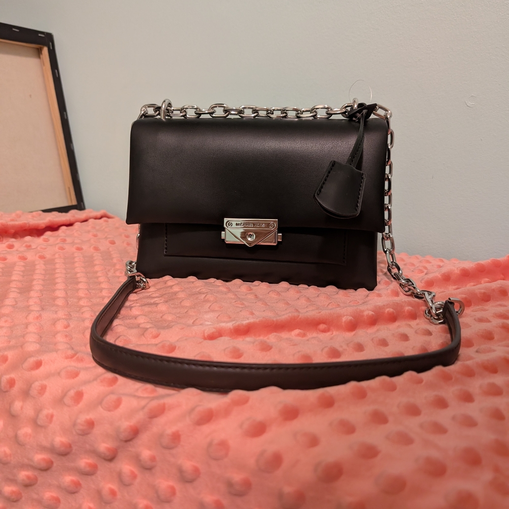 Elegant Black Crossbody Bag with Silver Chain and Flap Closure